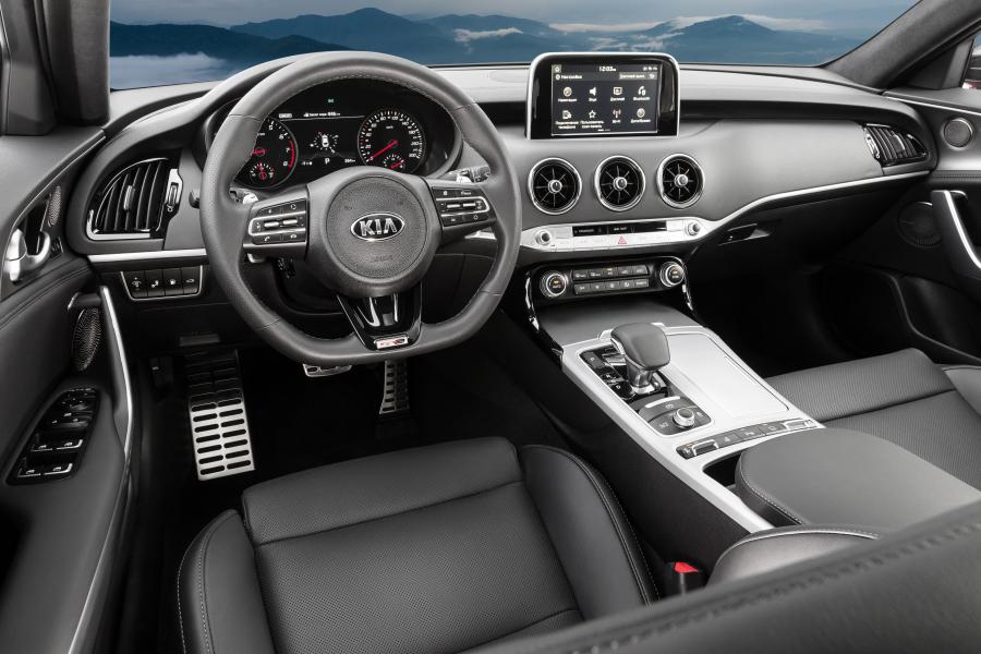 Торпедо Kia Stinger GT-Line AWD (CK) 2017 года  (WW) (фото 8 из 16)